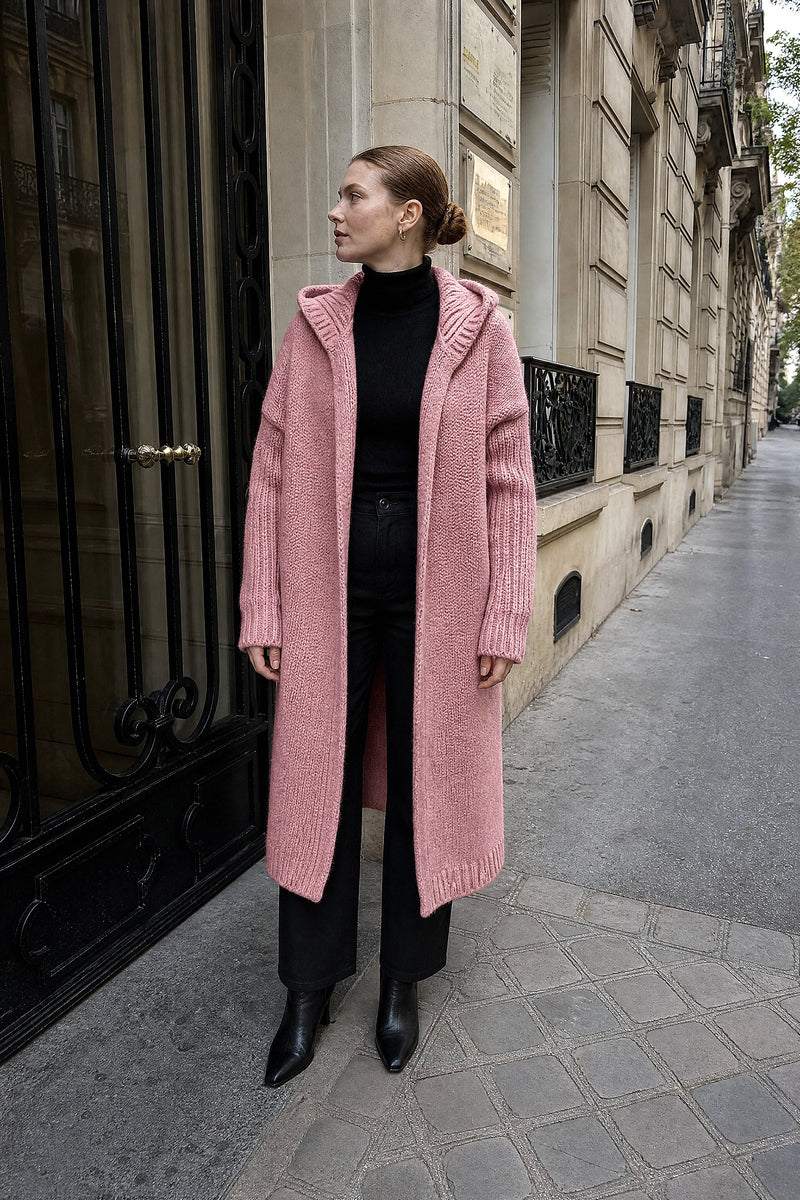 SOFAINE-V7-LIFE-Ivy | Hooded Cardigan in Pink, street-style view