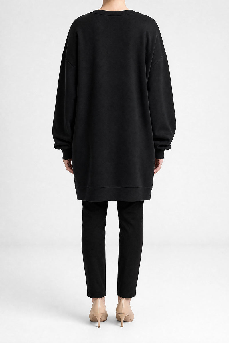 Jane | Oversized Sweater i Sort, studie forfra