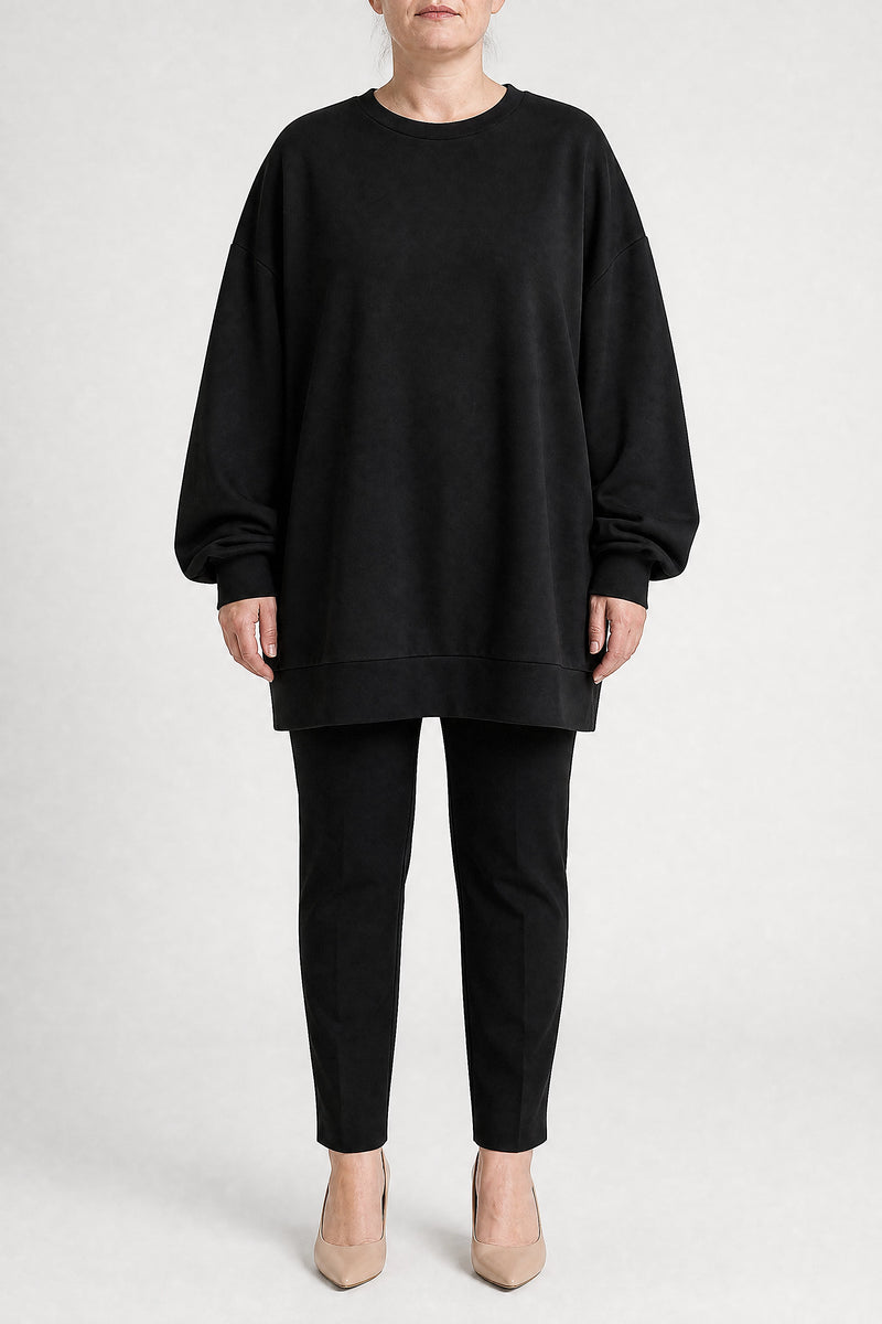 Jane | Oversized Sweater i Sort, studie forfra