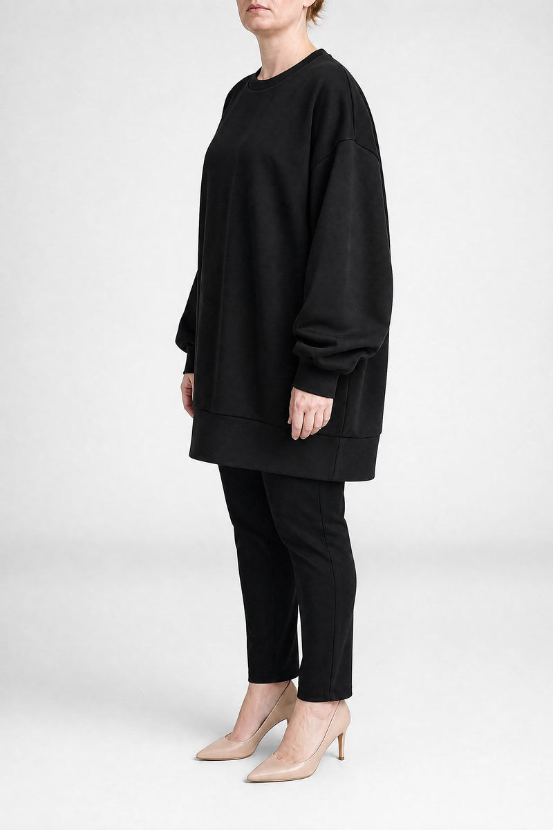 Jane | Oversized Sweater i Sort, studie forfra