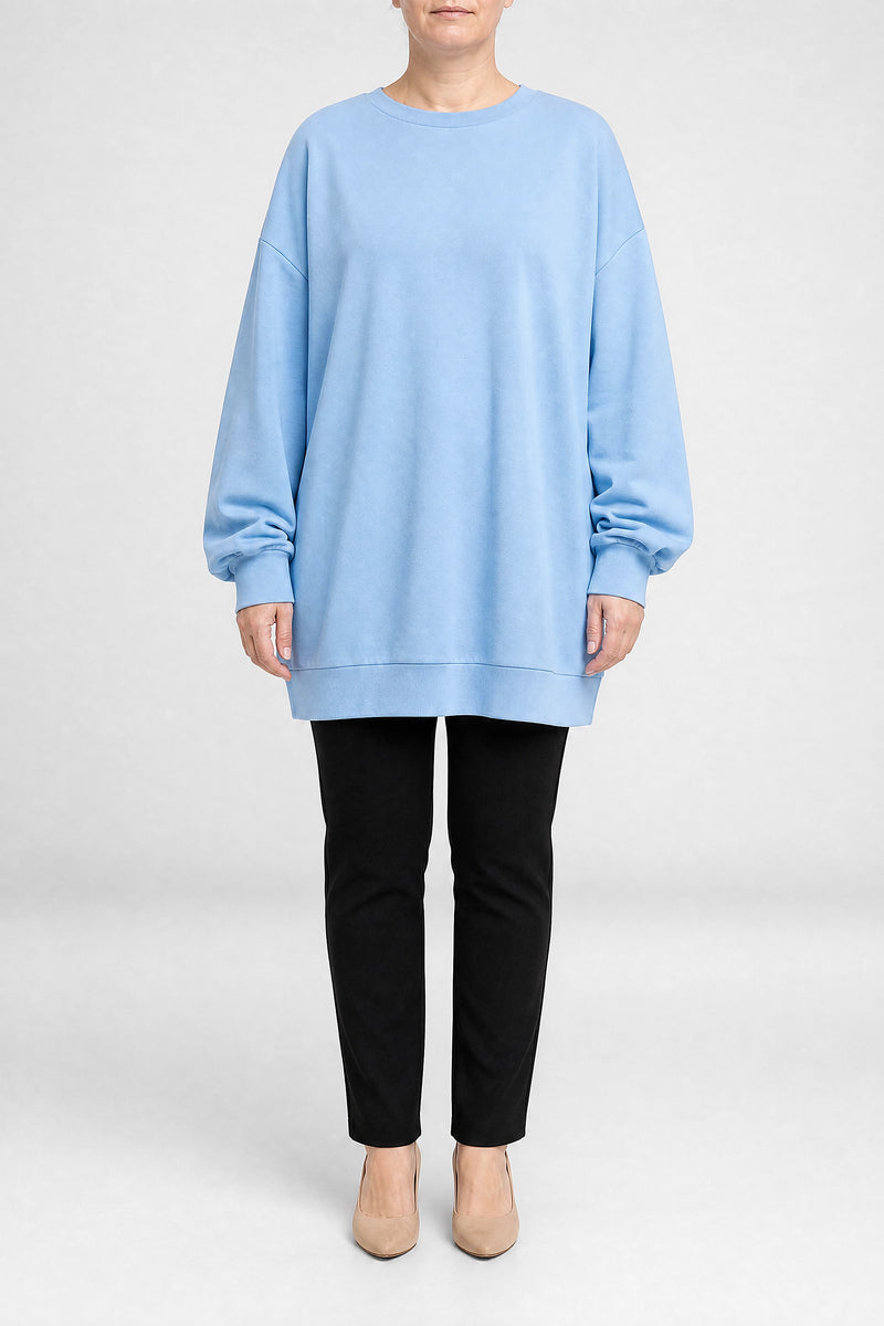 Jane | Oversized Sweater i Blå, studie forfra