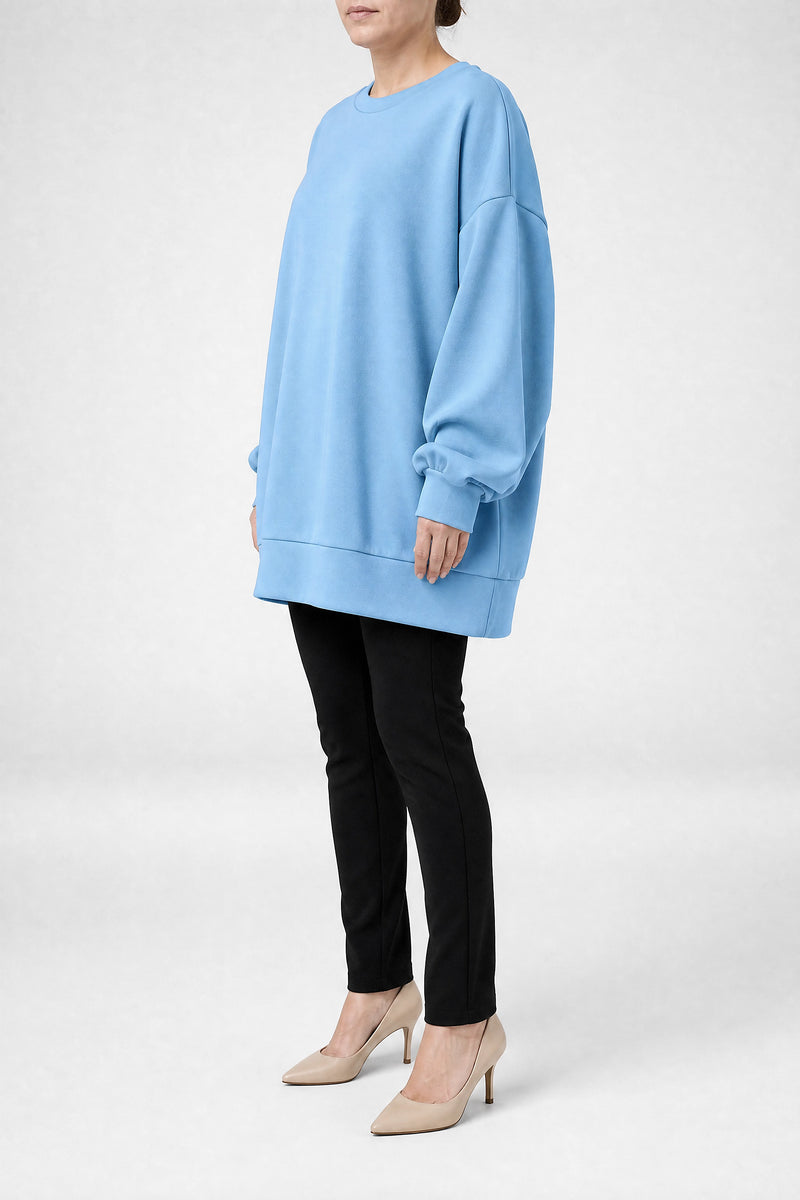 Jane | Oversized Sweater i Blå, studie forfra