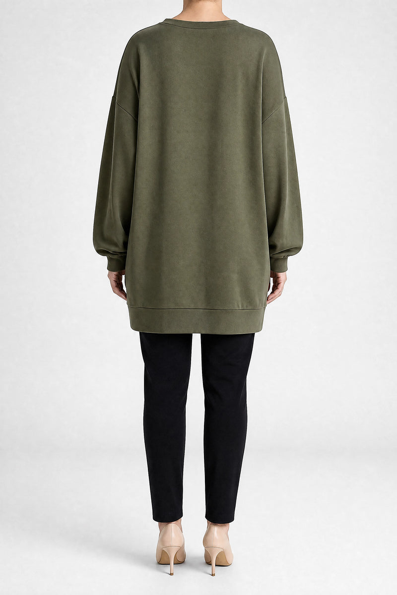 Jane | Oversized Sweater i Grøn, studie forfra