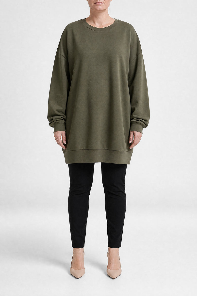 Jane | Oversized Sweater i Grøn, studie forfra