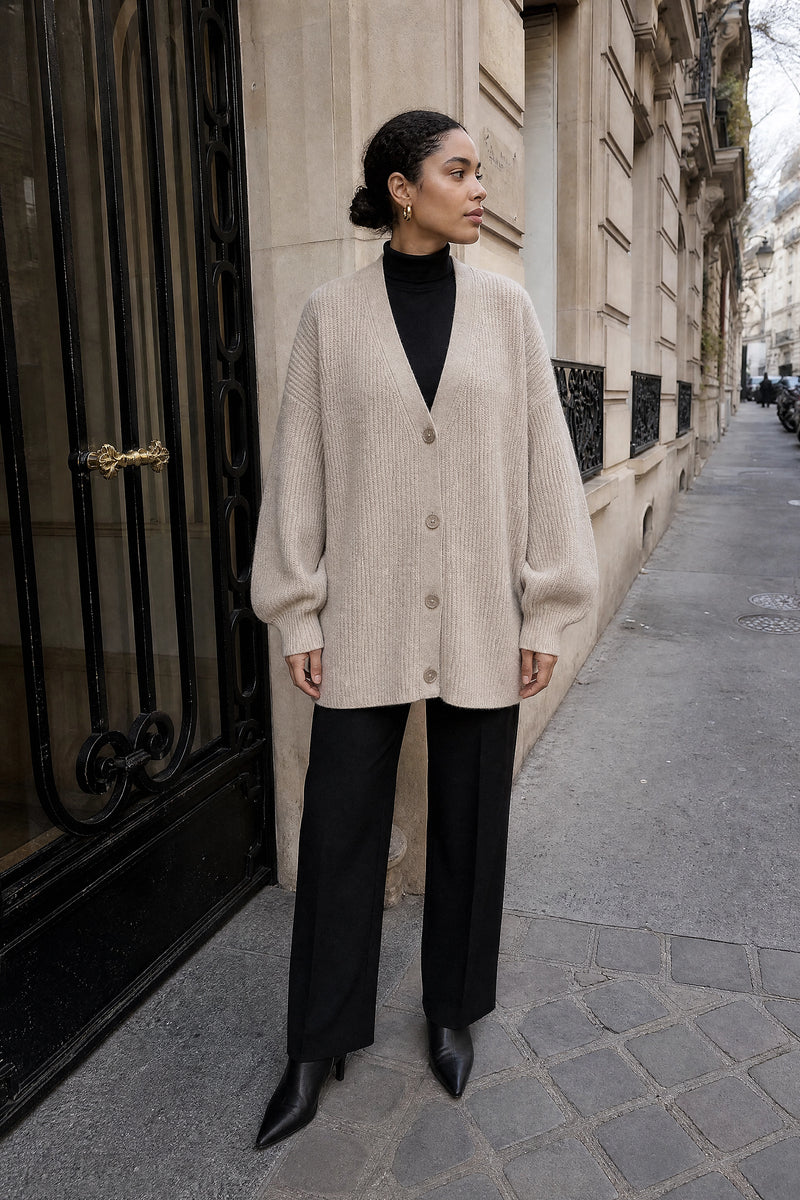 SOFAINE-V7-LIFE-Jasmine | Cashmere-Feel Cardigan in Beige, street-style view