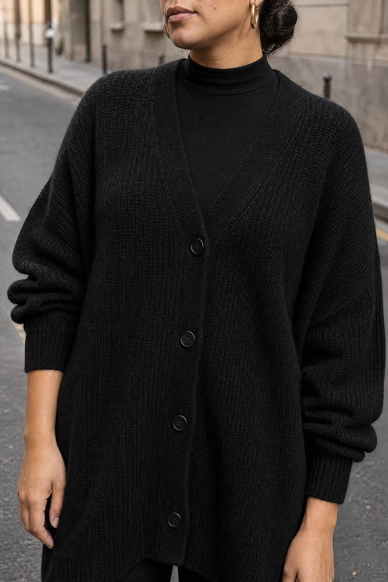 SOFAINE-V7-LIFE-Jasmine | Cashmere-Feel Cardigan in Black, detail close-up