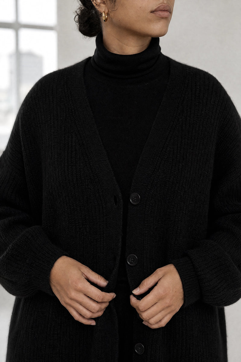 Jasmine | Cashmere-Feel Cardigan in Black, fabric close-up
