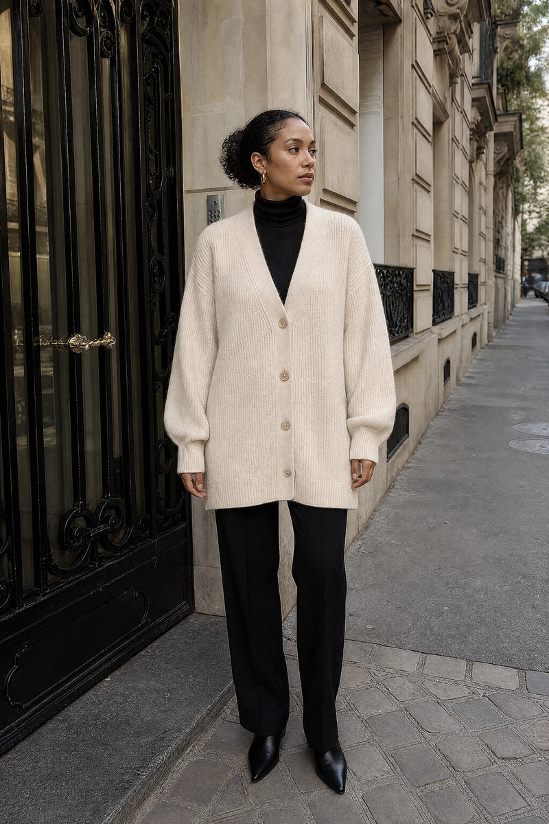 SOFAINE-V7-LIFE-Jasmine | Cashmere-Feel Cardigan in Off-white, street-style view