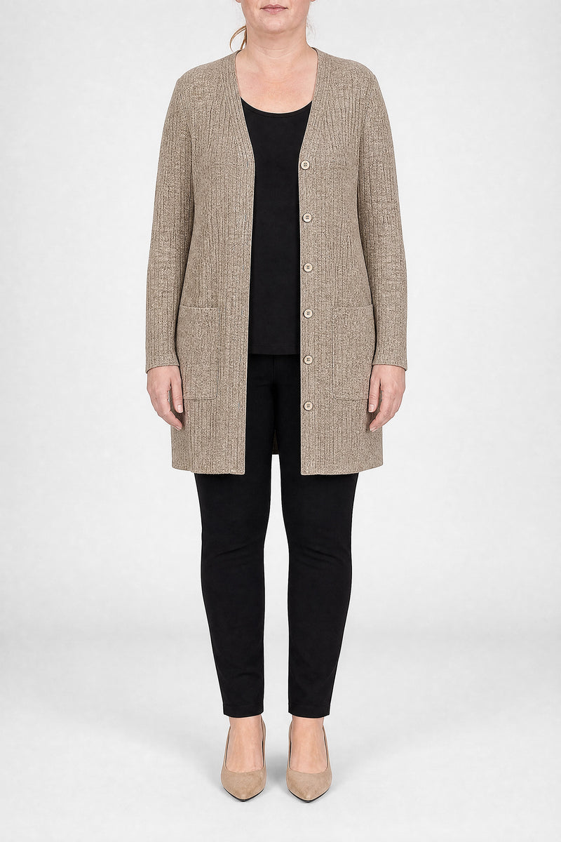 Livia | Lang Cardigan med Knapper i Kaffebrun, forfra