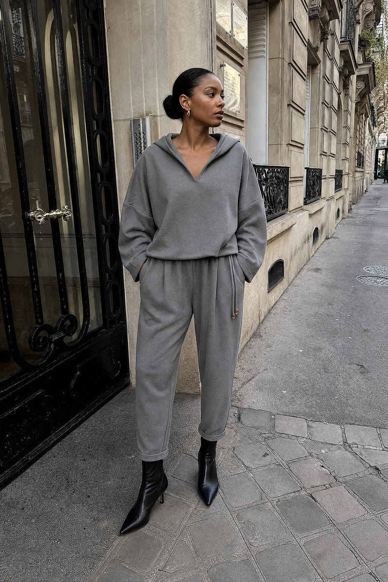 SOFAINE-V7-LIFE-Lorraine | Hoodie Lounge Set in Grey, street-style view