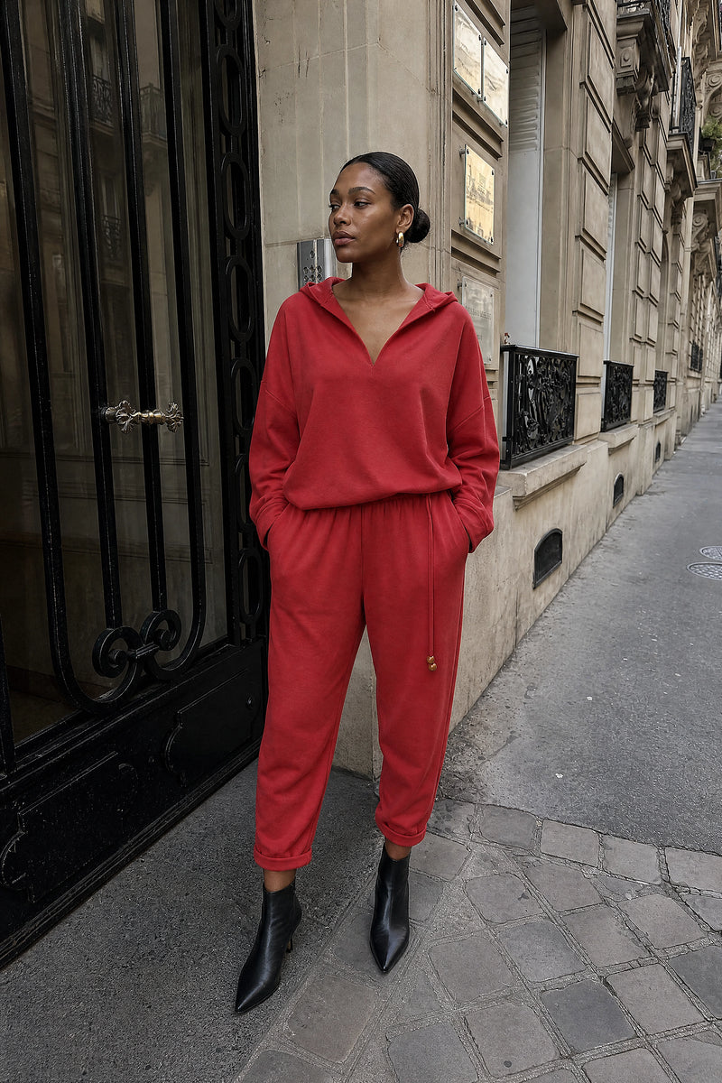 SOFAINE-V7-LIFE-Lorraine | Hoodie Lounge Set in Red, street-style view