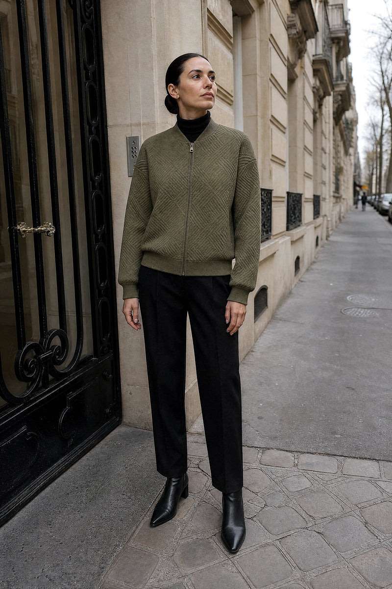 SOFAINE-V7-LIFE-Luisa | Zip Jacket in Army Green, street-style view