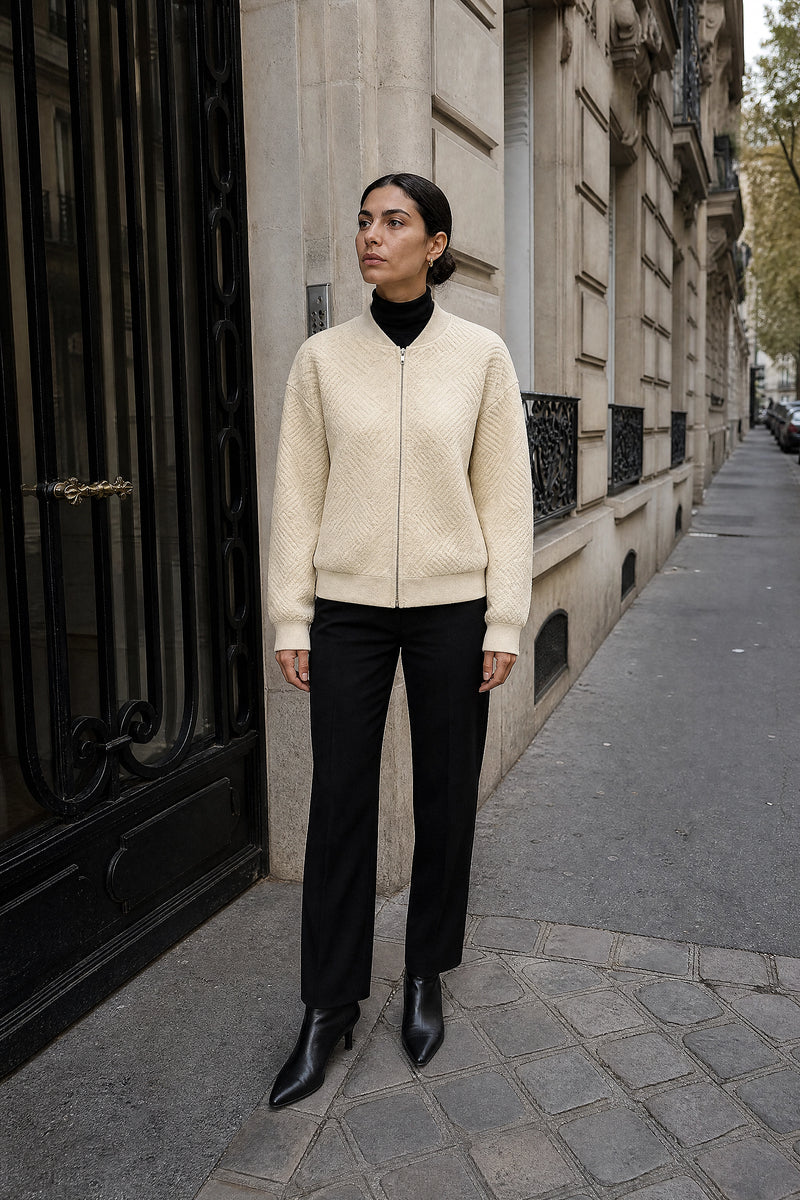 SOFAINE-V7-LIFE-Luisa | Zip Jacket in Beige, street-style view