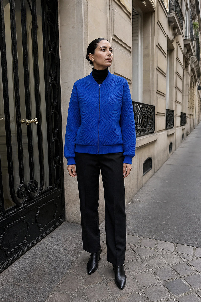 SOFAINE-V7-LIFE-Luisa | Zip Jacket in Blue, street-style view