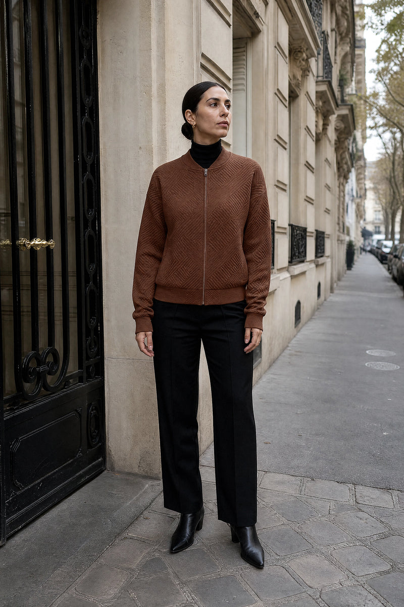 SOFAINE-V7-LIFE-Luisa | Zip Jacket in Brown, street-style view