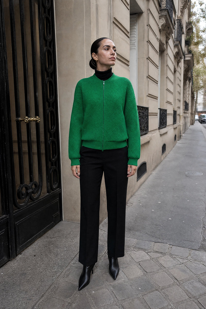 SOFAINE-V7-LIFE-Luisa | Zip Jacket in Green, street-style view