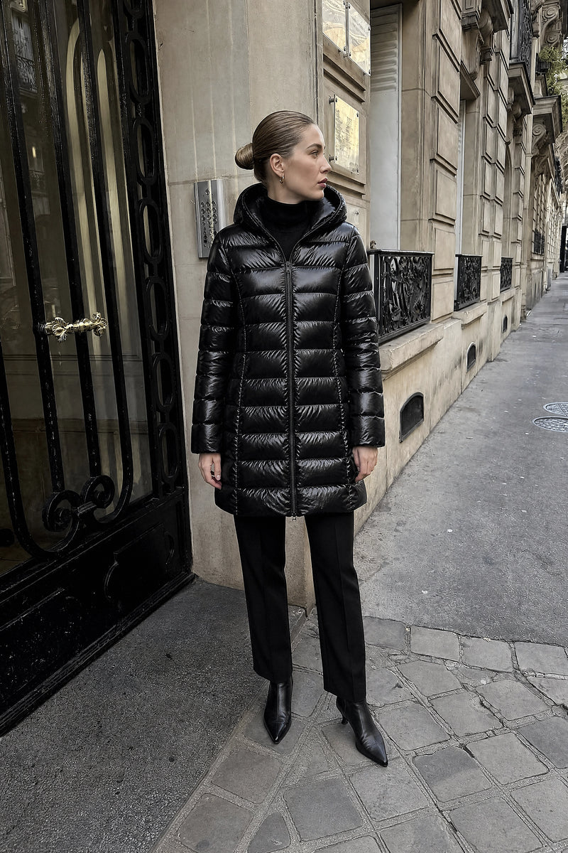 SOFAINE-V7-LIFE-Monroe | Hooded Puffer Jacket in Black, street-style view
