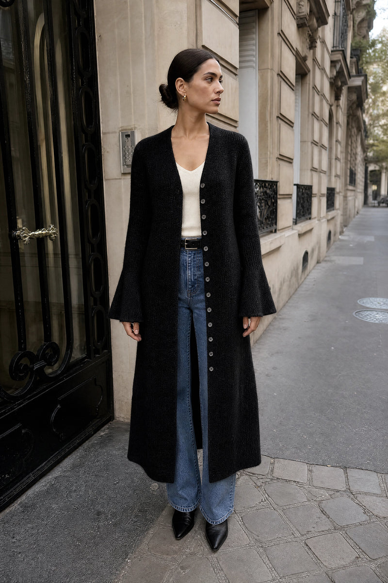 SOFAINE-V7-LIFE-Nadia | V-Neck Sweater Dress in Black, street-style view