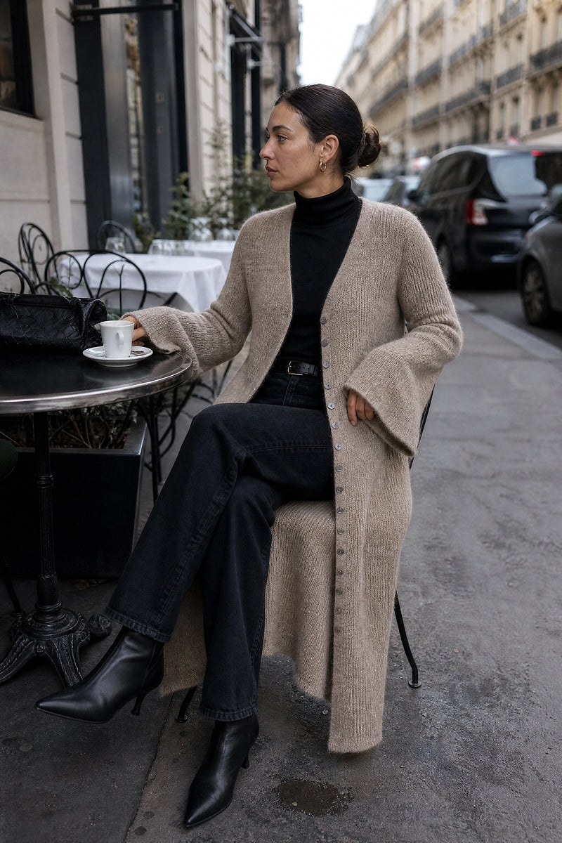 SOFAINE-V7-LIFE-Nadia | V-Neck Sweater Dress in Light Brown, café scene
