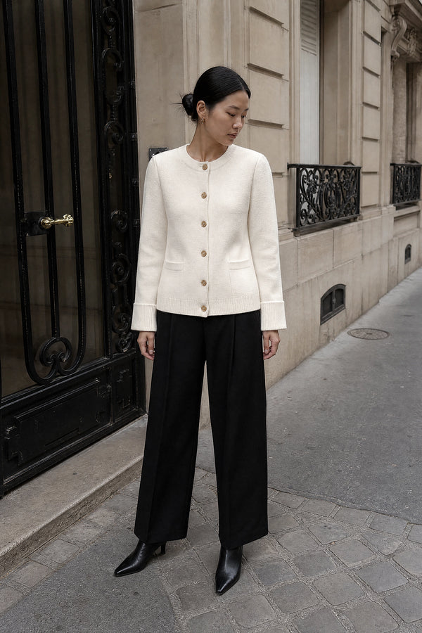 SOFAINE-V7-LIFE-Nicole | Classic Knit Cardigan in Ivory, street-style view