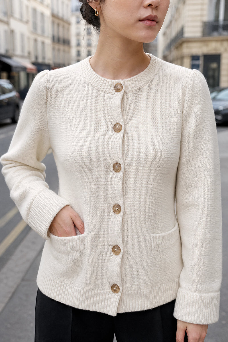 SOFAINE-V7-LIFE-Nicole | Classic Knit Cardigan in Ivory, detail close-up