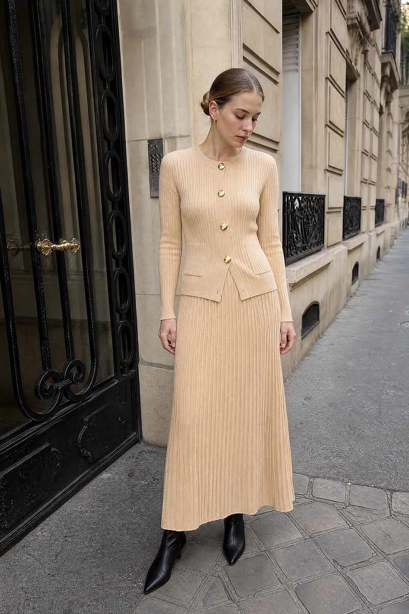 SOFAINE-V7-LIFE-Noelle | Pleated Sweater Set in Apricot, street-style view