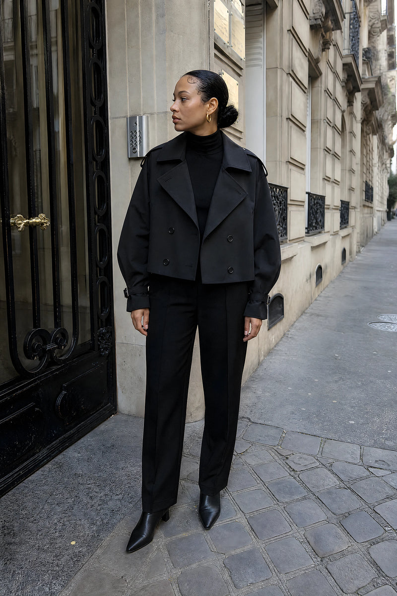 SOFAINE-V7-LIFE-Paloma | Oversized Trench Coat in Black, street-style view