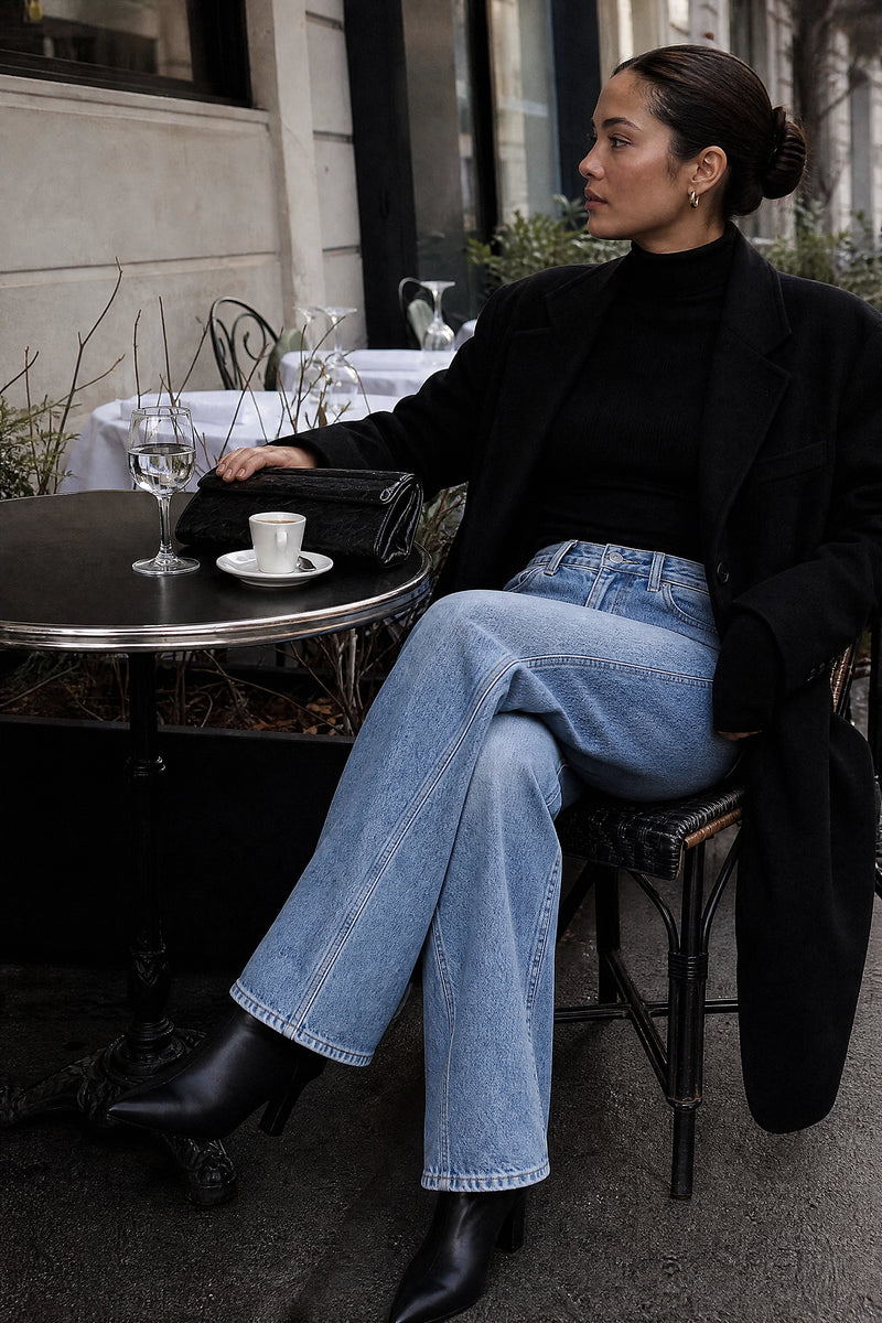 SOFAINE-V7-LIFE-Philippa | High-Waist Wide-Leg Jeans in Blue, café scene