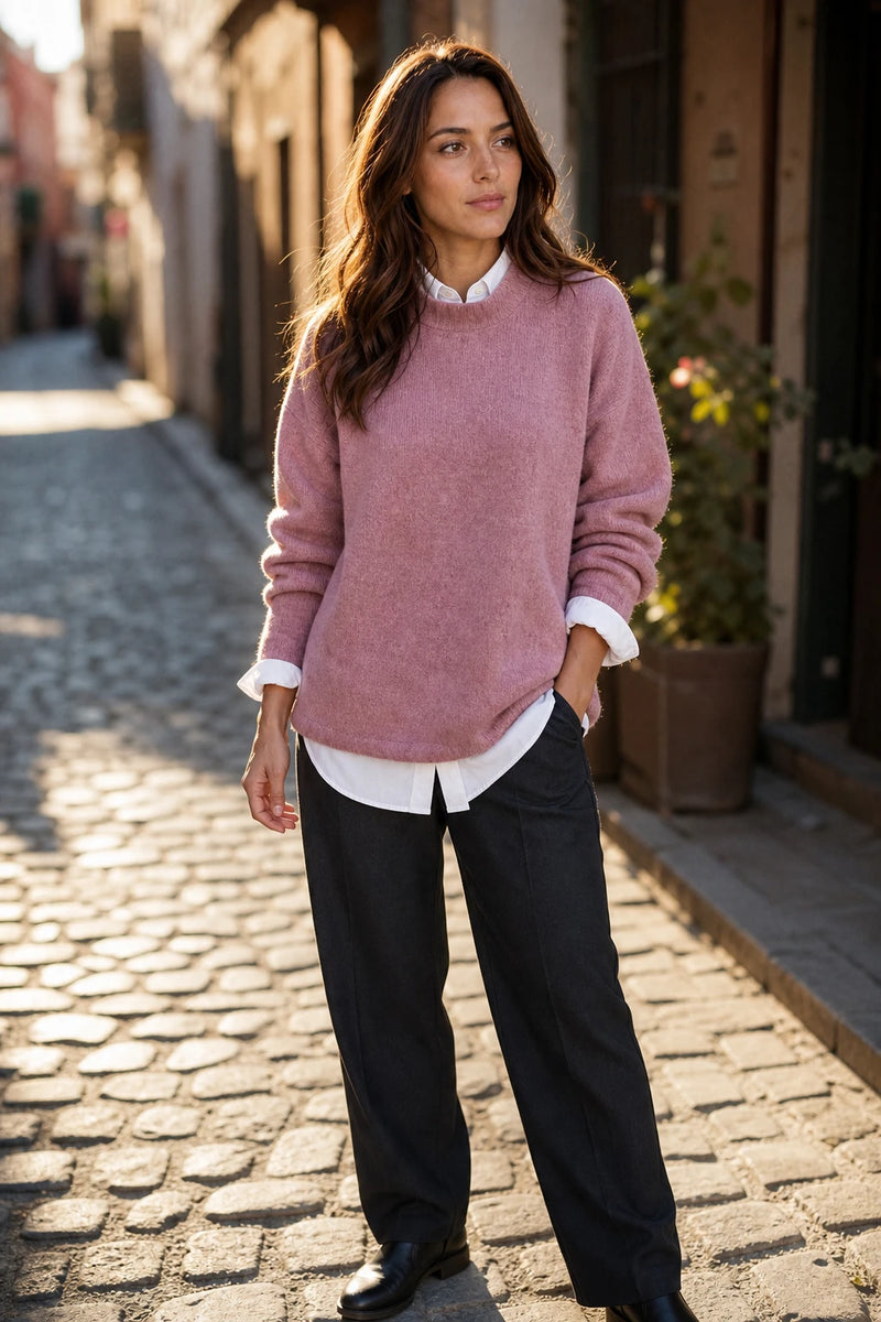 SOFAINE-V7-LIFE-Opal | Cashmere-Feel Knit Sweater in Pink, street-style view