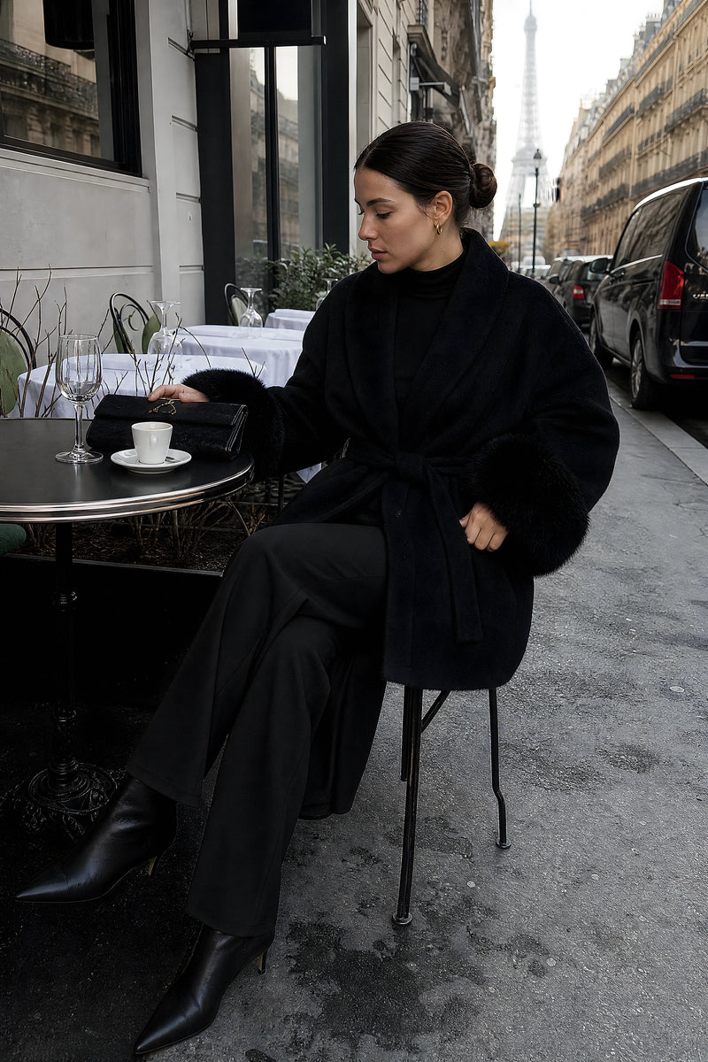 SOFAINE-V7-LIFE-Remi | Faux-Fur Wrap Coat in Black, café scene