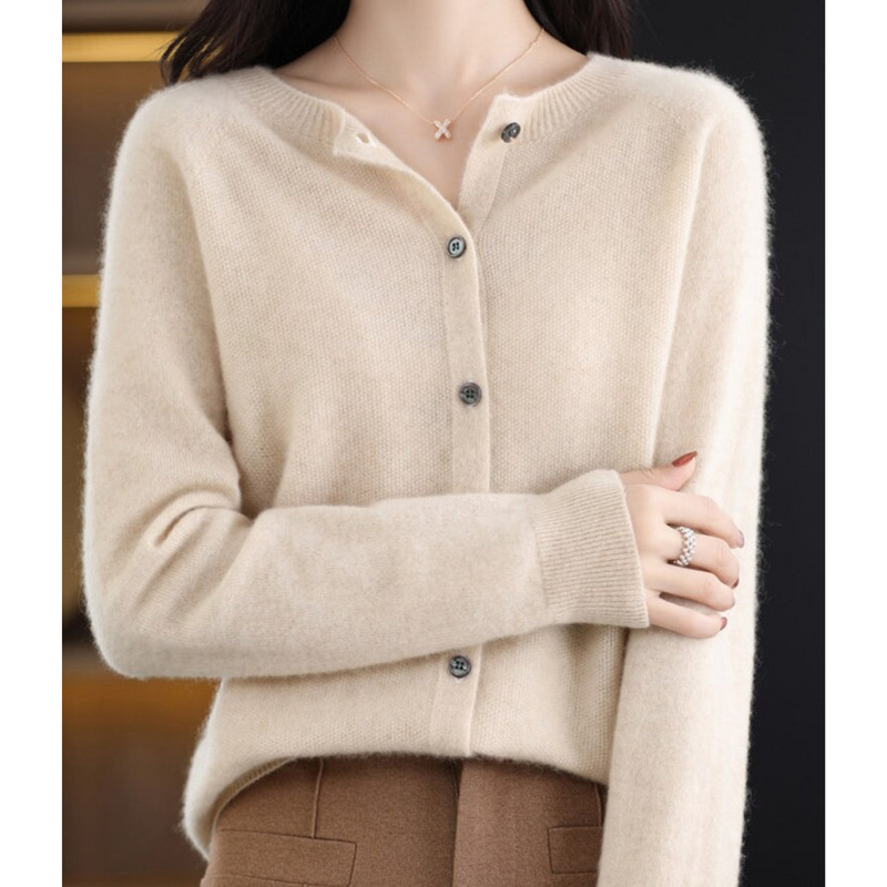 Agnete | Cardigan med O-hals i Khaki, forfra