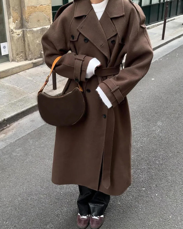 Alicia | Dobbeltradet Trenchcoat i Brun, styling