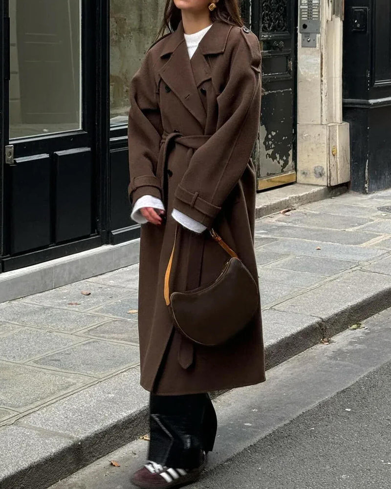 Alicia | Dobbeltradet Trenchcoat i Brun, styling