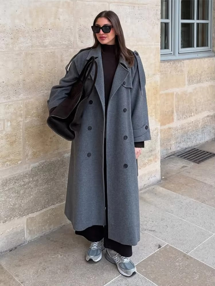 Alicia | Dobbeltradet Trenchcoat i Grå, styling