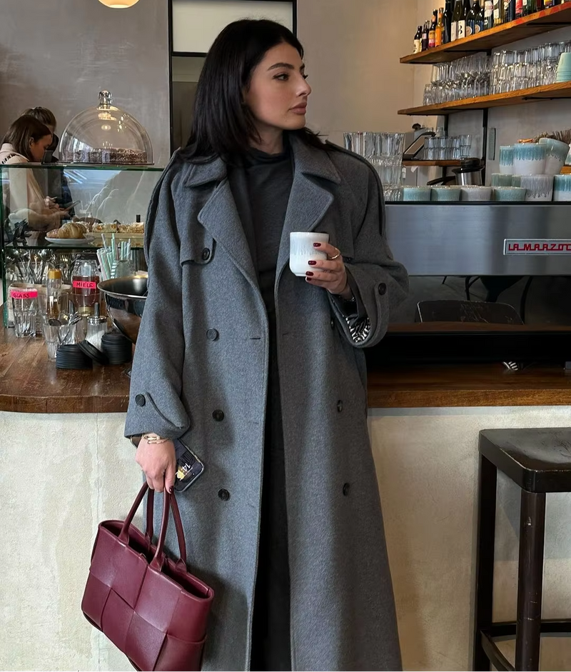 Alicia | Dobbeltradet Trenchcoat i Grå, siddende