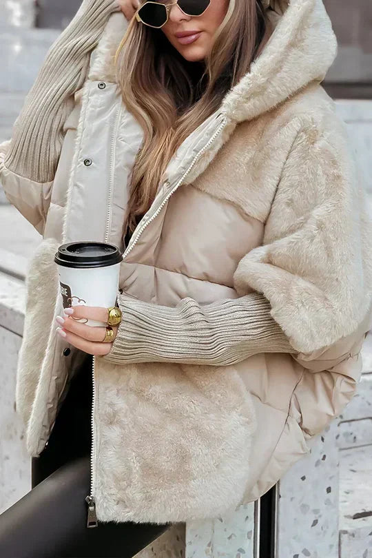Alodia | Pufferjakke med Kunstpels-hætte i Beige, forfra
