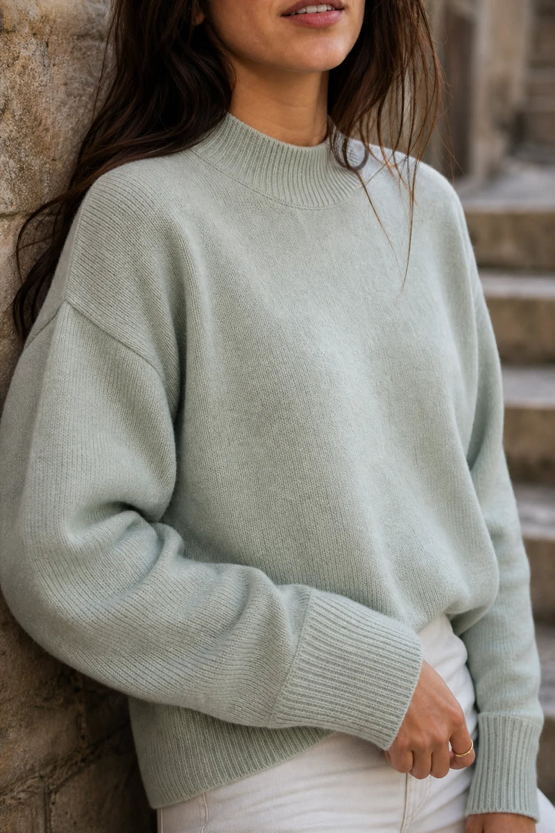 SOFAINE-V7-LIFE-Aubrey | Oversized Mock-Neck Sweater in Light Green, close-up detail