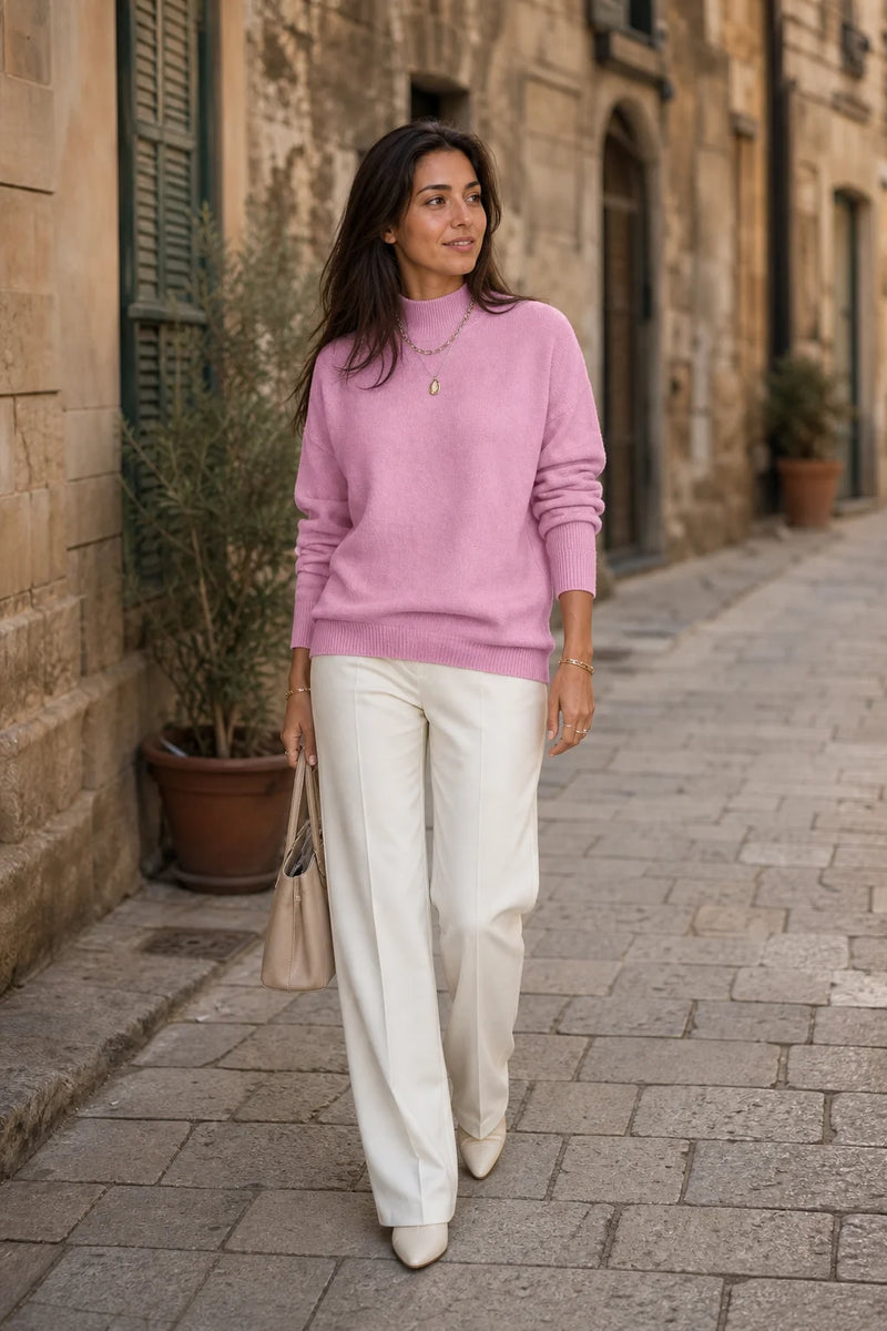 SOFAINE-V7-LIFE-Aubrey | Oversized Mock-Neck Sweater in Light Pink, street-style view