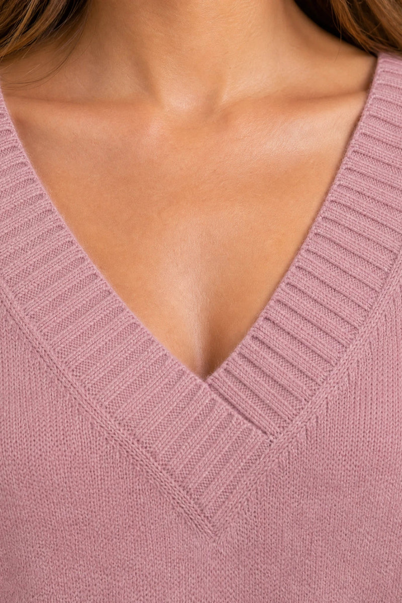Avery | Cashmere-Feel V-Neck Sweater in Pink, fabric close-up
