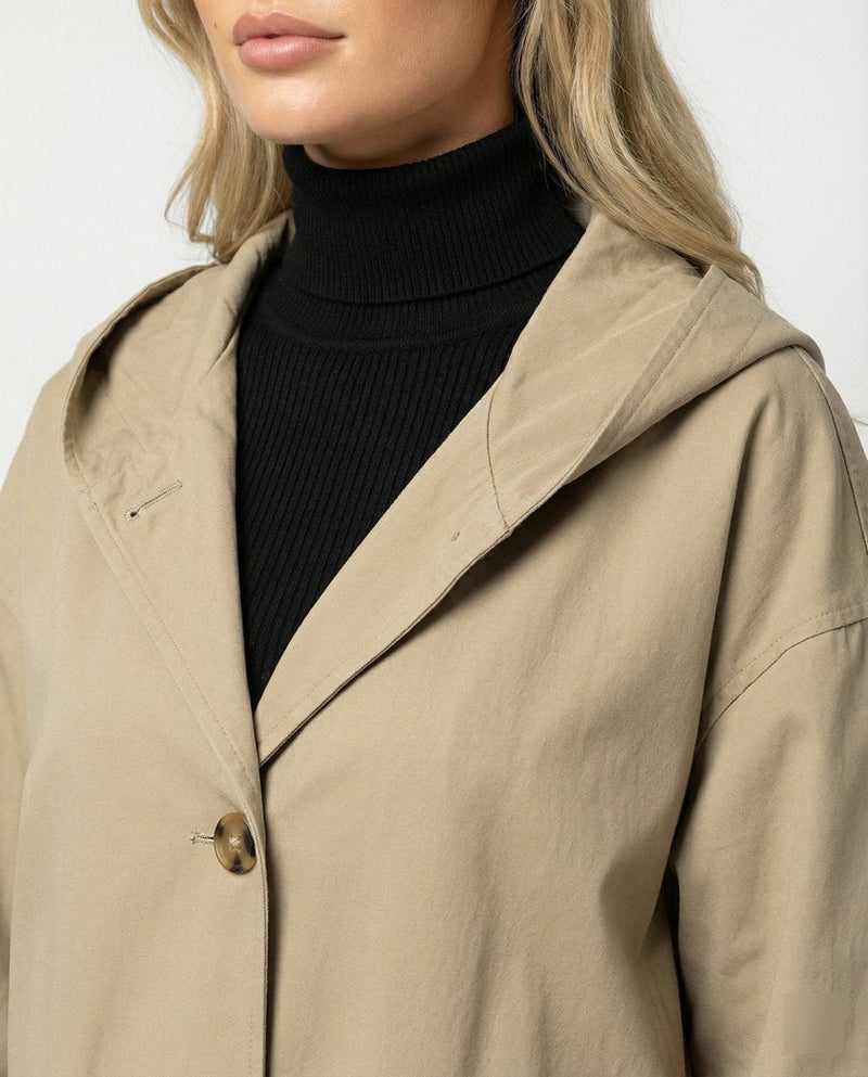 Bodil | Vandtæt trenchcoat med hætte, bagfra