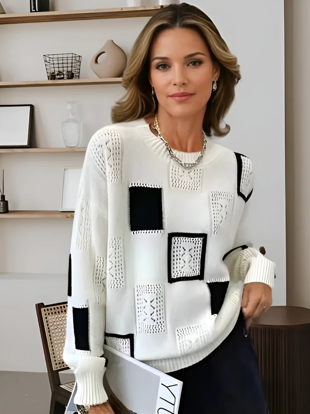 Camilla | Strik med geometrisk patchwork i Hvid, forfra