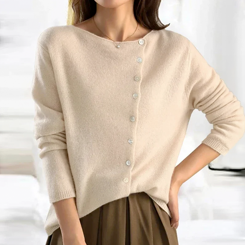 Camille | Asymmetrisk Knap-cardigan i Beige, nærbillede