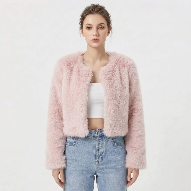 Carmen | Cropped Kunstpels Jakke i Lys Rosa, forfra