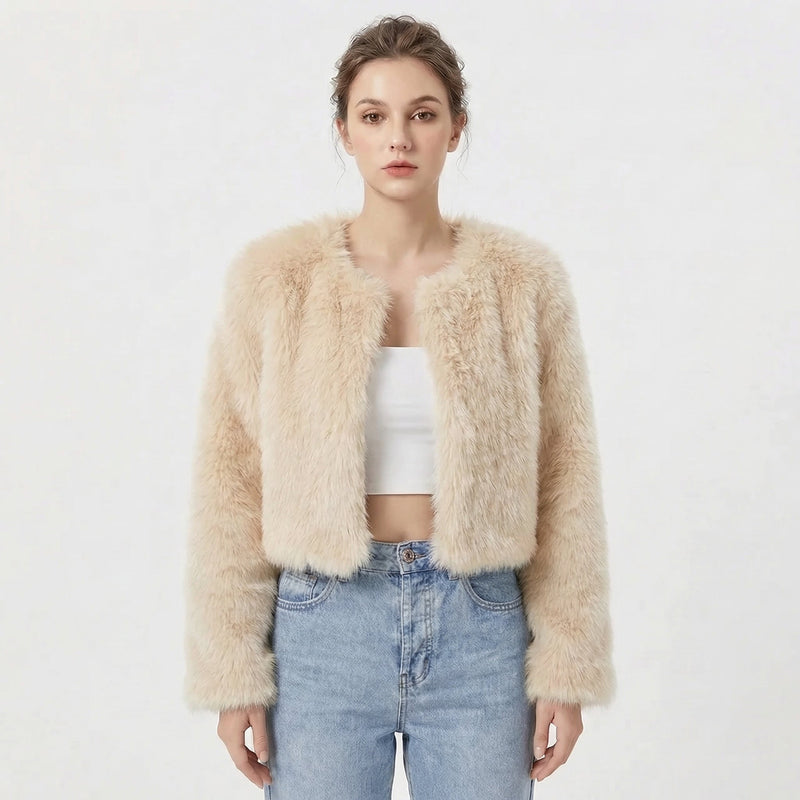 Carmen | Cropped Kunstpels Jakke i Bleg Karry, forfra
