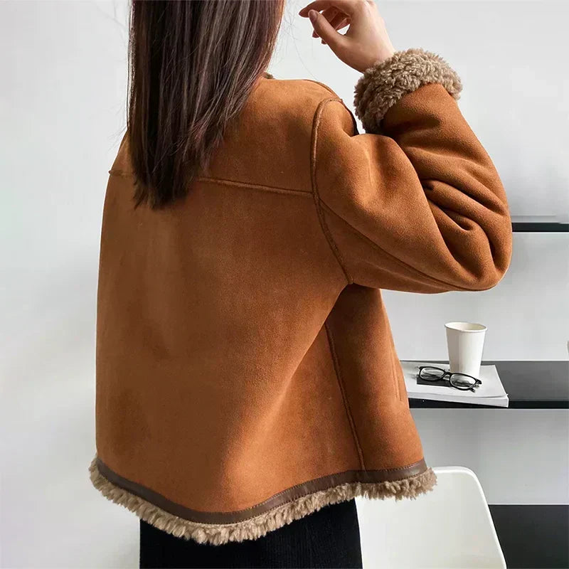 Emma | Jakke i Ruskind-look i Brun, bagfra