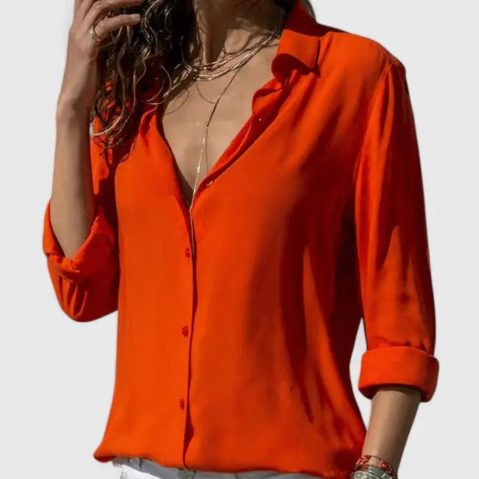 Filippa | Chiffonbluse med krave i Rød, forfra