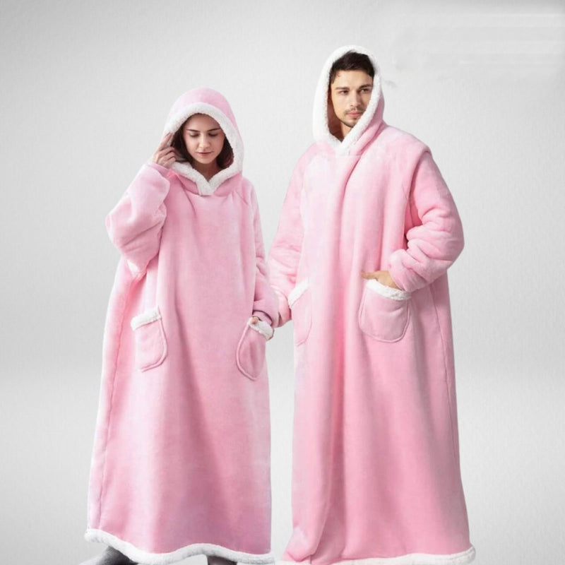 Freya | Oversize Tæppekåbe med Hætte i Rosa, forfra