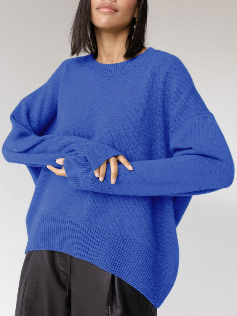 Frida | Oversize Strikbluse med Rund Hals i Mørkeblå, forfra