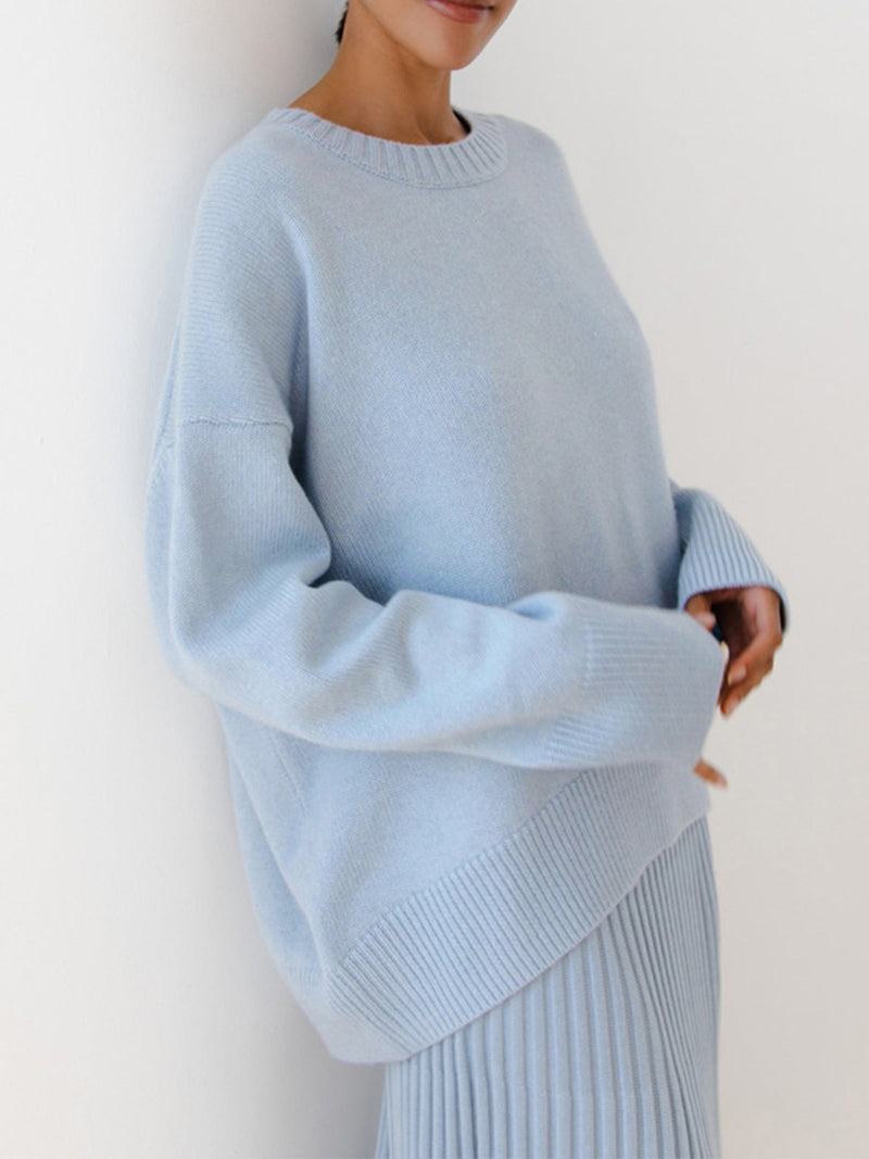 Frida | Oversize Strikbluse med Rund Hals i Lyseblå, nærbillede