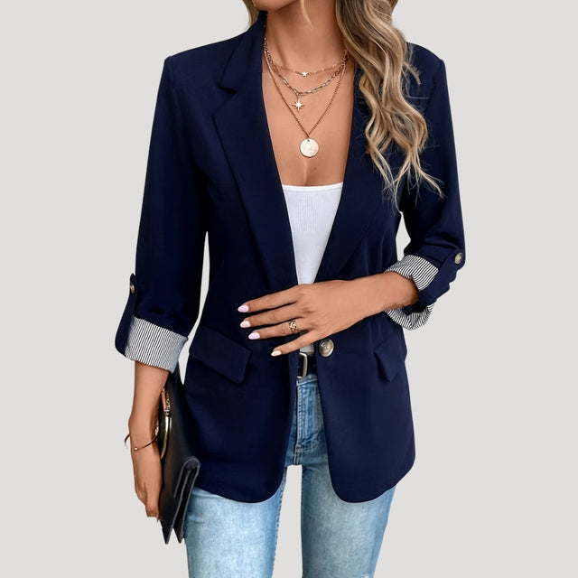 Frida | Enkeltradet Blazer i Marineblå, forfra